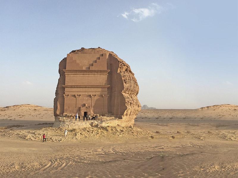 "العلا" السعودية تتألق في باريس